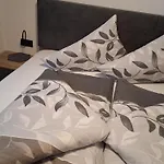 Haus Waldfriede Апартаменты *